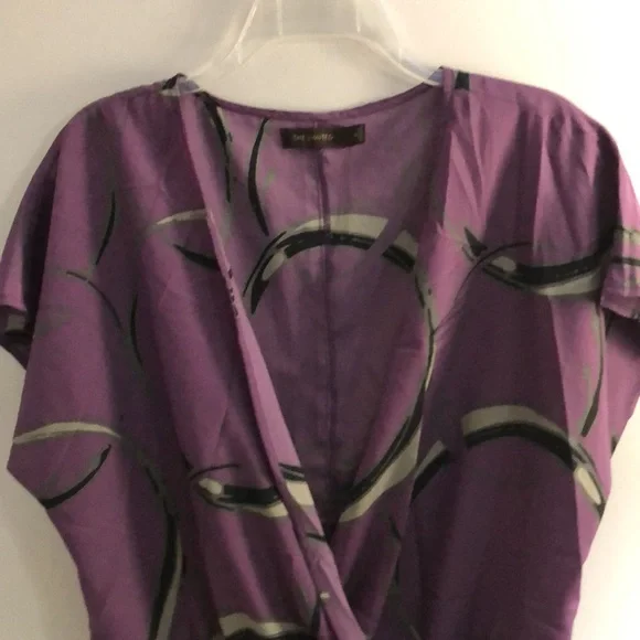 The Limited short sleeve blouse, NWOT, size medium. - Picture 2 of 3